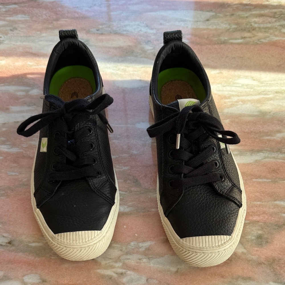 CARIUMA Women's Low Top Premium Leather Sneaker Black Size US 9